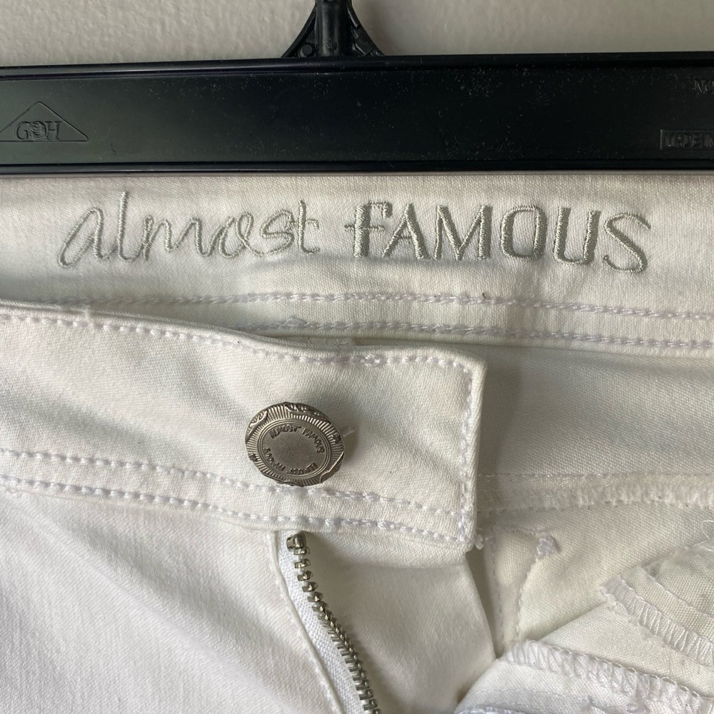 Almost Famous Womens White Skinny Jeans Low Rise Stretch Denim Size 7 - Picture 3 of 16